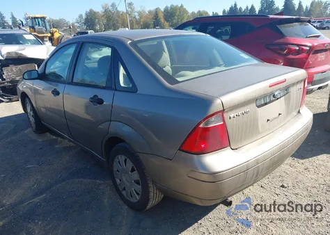 2005 Ford Focus Zx4 из США, поврежденный, VIN 1FAFP34N85W231347